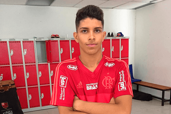 Imagem da noticia Sobrevivente do incêndio no CT do Flamengo, Felipe Cardoso homenageia amigos