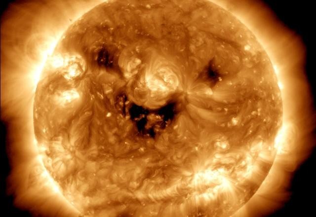 Imagem da noticia Sol "sorrindo" viraliza após Nasa divulgar imagem nas redes sociais