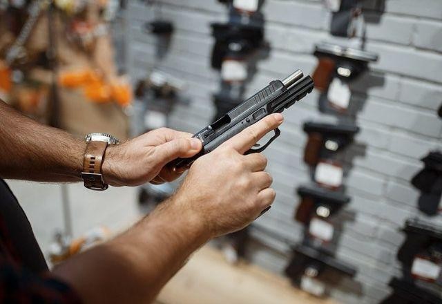 Imagem da noticia STF invalida decretos de armas de Bolsonaro e fixa "efetiva necessidade" para posse