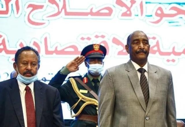 Ex-primeiro ministro do Sudão é solto e volta a liderar o governo