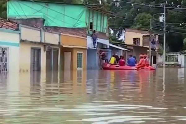 Imagem da noticia Superaquecimento das águas do Pacífico provoca fortes chuvas em países latinos