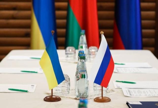 Imagem da noticia Rússia e Ucrânia concordam em adotar corredores humanitários