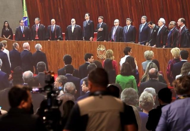 Imagem da noticia Encontro de Lula e Bolsonaro, defesa de urnas e mais: a posse de Moraes no TSE