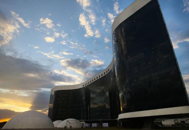 Imagem da noticia TSE proíbe porte de armas em seções eleitorais nos dias de votação