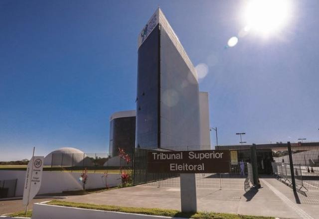 Imagem da noticia A menos de um mês da eleição, TSE recebeu 1.972 denúncias de notícias falsas