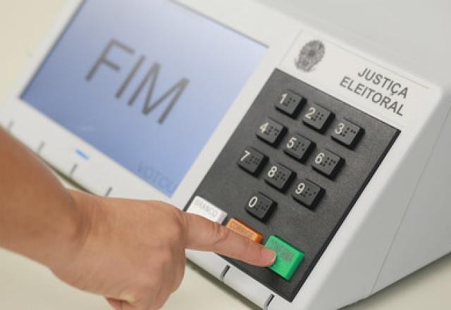 Imagem da noticia Dez ministros e cinco governadores deixaram cargo para disputar eleições