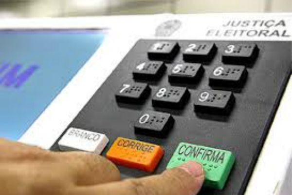 Imagem da noticia TSE recebe os registros de 13 candidatos à Presidência da República