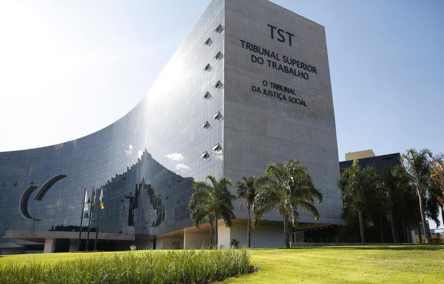 Imagem da noticia JBS deverá indenizar família de funcionário morto após sair do trabalho, decide TST