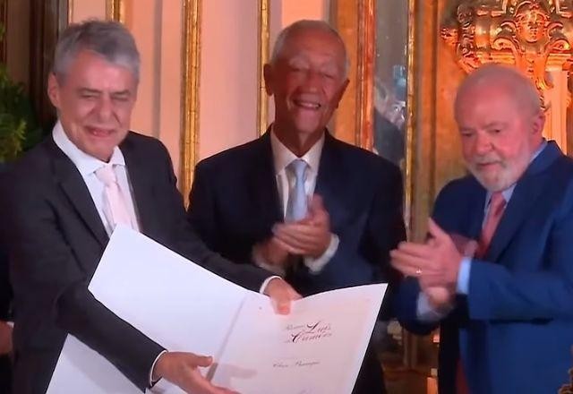 Imagem da noticia Chico Buarque recebe prêmio e dispara: "Bolsonaro não sujou meu diploma"