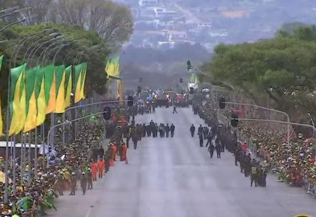 Imagem da noticia Bandeiras e artilharia: veja como foi o desfile de 7 de Setembro
