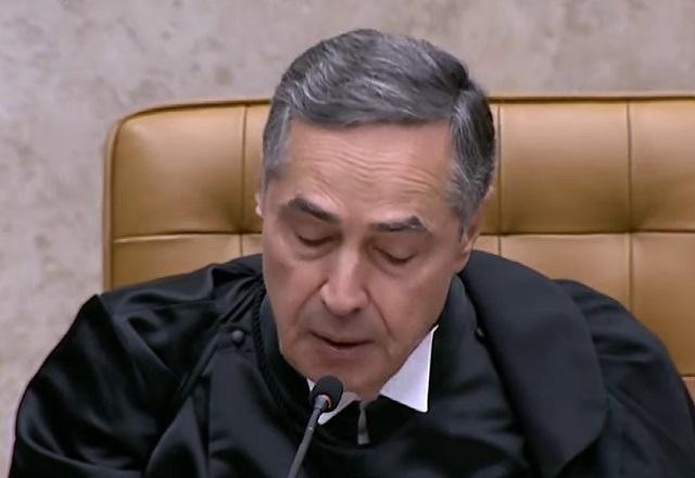 "A democracia venceu e precisamos trabalhar pela pacificação do país", diz Barroso