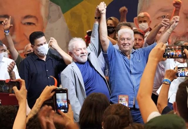 Imagem da noticia Requião se filia ao PT: "acredito no Lula porque sei que ele sabe fazer"