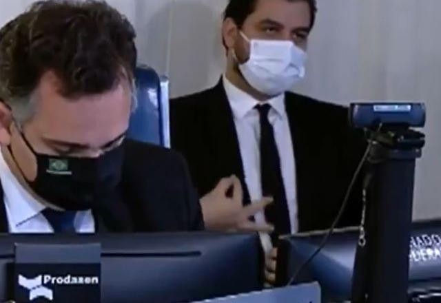 Imagem da noticia Filipe Martins vira réu por gesto feito em sessão no Senado