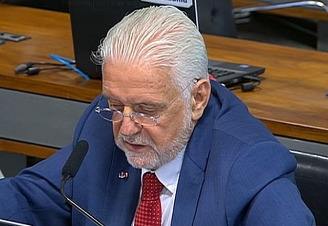 Imagem da noticia Jaques Wagner faz leitura de parecer sobre indicação de Paulo Gonet à PGR