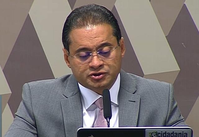 Imagem da noticia Relator faz leitura do parecer sobre indicação de Dino ao Supremo Tribunal Federal