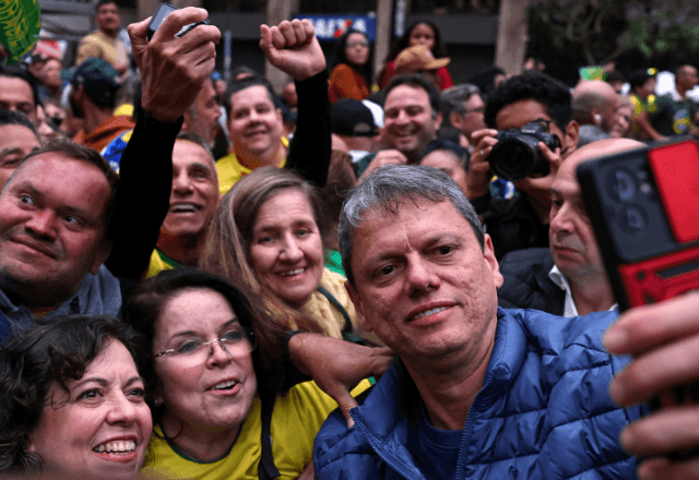 Imagem da noticia Tarcísio reitera apoio a Flávio para Presidência e diz que seu projeto é reeleição em SP