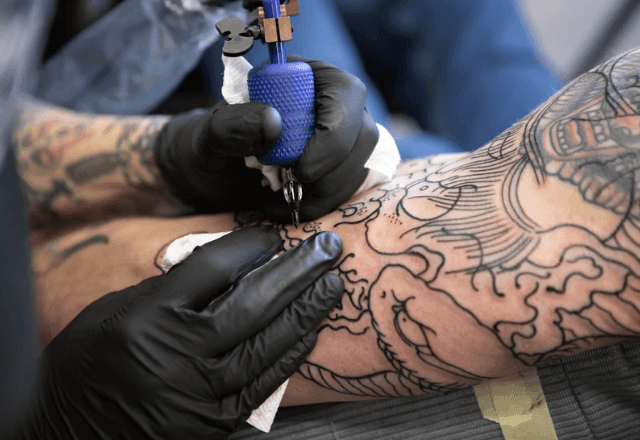 Imagem da noticia Conselho Federal de Medicina proíbe uso de anestesia para tatuagens 