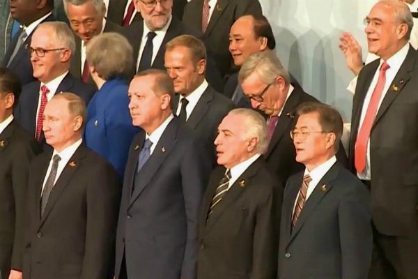 Imagem da noticia Temer antecipa retorno ao Brasil para tentar resolver crise política