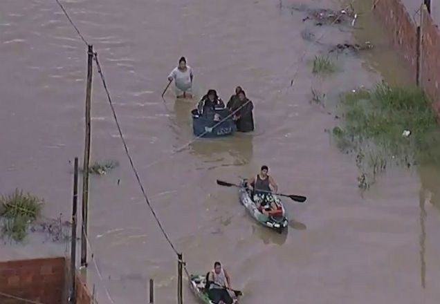 Temporal no Rio de Janeiro deixa dez vítimas e cidade em colapso