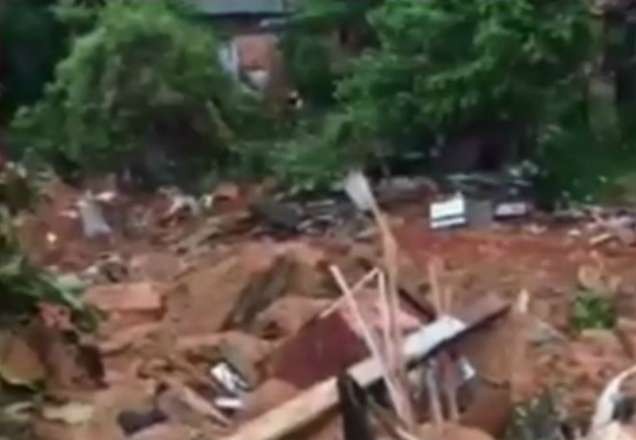 Temporal provoca inundações e mortes na Baixada Santista