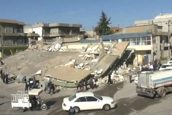Terremoto deixa mais de 400 mortos e milhares de feridos no Irã