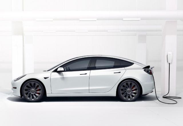 Imagem da noticia Uber compra 50 mil carros Tesla para eletrificar frota nos EUA