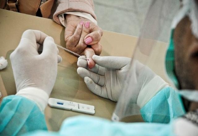 Imagem da noticia Covid-19: média móvel de casos é a menor desde novembro