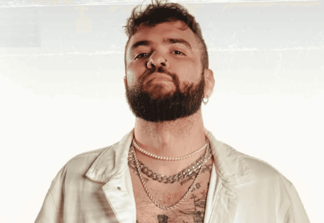 Imagem da noticia Humorista Tiago Santineli é detido após show e protesto religioso em BH