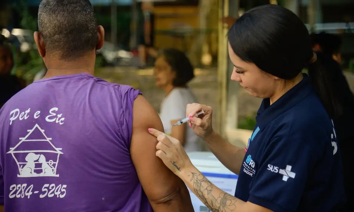 Imagem da noticia Crianças e adolescentes representam grupo com maior percentual de não vacinados contra a covid-19, diz IBGE
