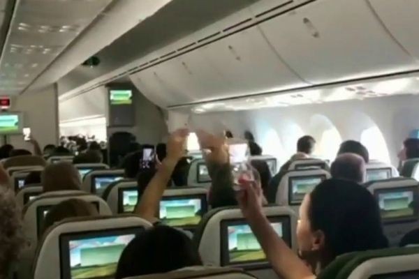 Imagem da noticia Torcedores do Grêmio embarcam para os Emirados Árabes para acompanhar o time