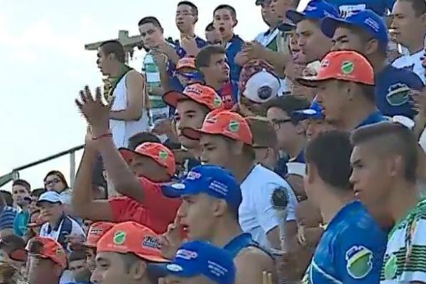 Torcida de clube do Piauí vira atração na Copa Nordeste 