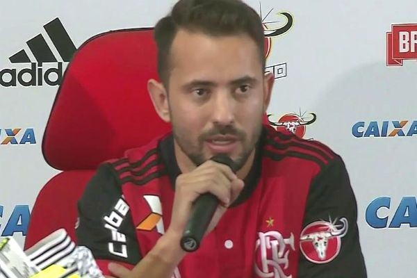 Imagem da noticia Torcida do Flamengo faz festa na chegada do meia Éverton Ribeiro