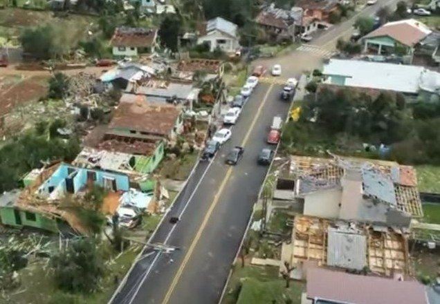 Tornado em Santa Catarina deixa um morto e 16 pessoas feridas