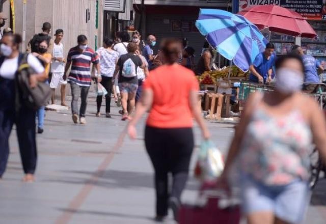 Imagem da noticia Pesquisa diz que negros morrem mais de covid, independentemente do cargo