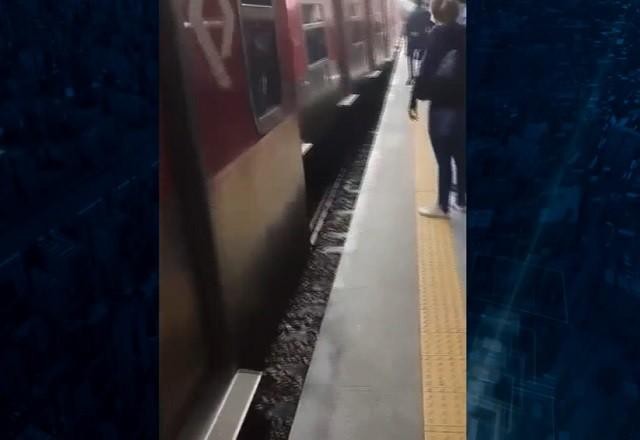 Imagem da noticia SP: Trem com passageiros descarrila na Linha 8-Diamante
