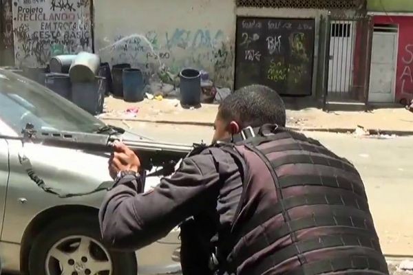 Três favelas cariocas registraram tiroteios na madrugada de hoje