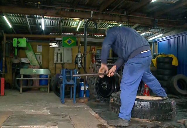 Imagem da noticia Pneu explode e causa morte de jovem em borracharia no RS