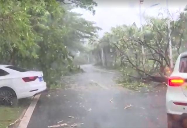 Imagem da noticia Tufão Kajiki atinge o Vietnã com ventos fortes e destruição