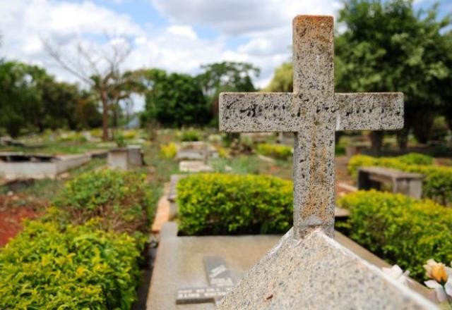 Imagem da noticia Média móvel de mortes por covid no Brasil segue acima de 3 mil