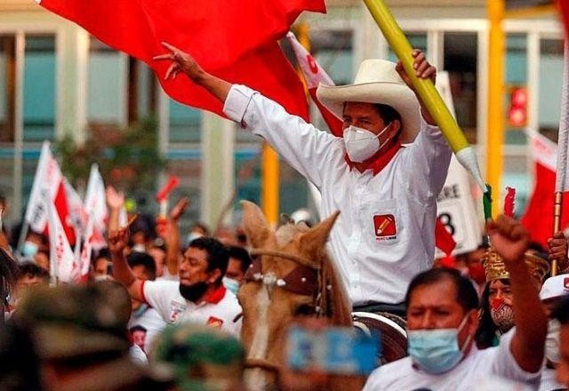 Imagem da noticia Peru: com 50,2% dos votos, Castilho já se considera vencedor