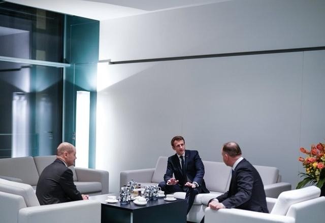 Imagem da noticia Em viagem, Macron busca soluções na crise entre Ucrânia e Rússia