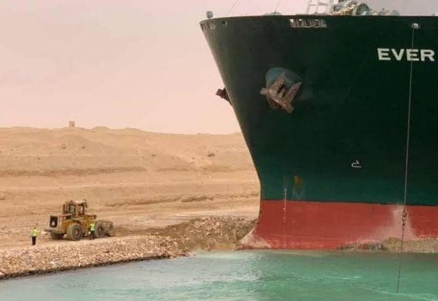 Imagem da noticia Após acordo de indenização, navio que bloqueou Canal de Suez será liberado