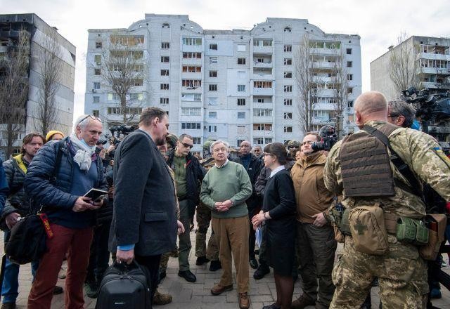 Rússia bombardeia Kharkiv horas antes de reunião entre Zelensky e ONU