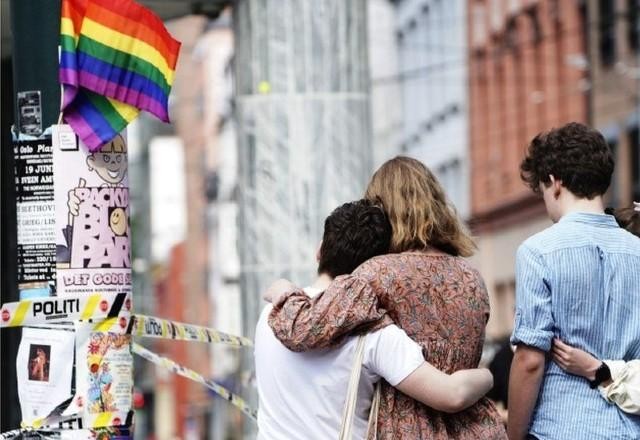 Imagem da noticia Atirador mata duas pessoas e fere 21 em bar gay na Noruega