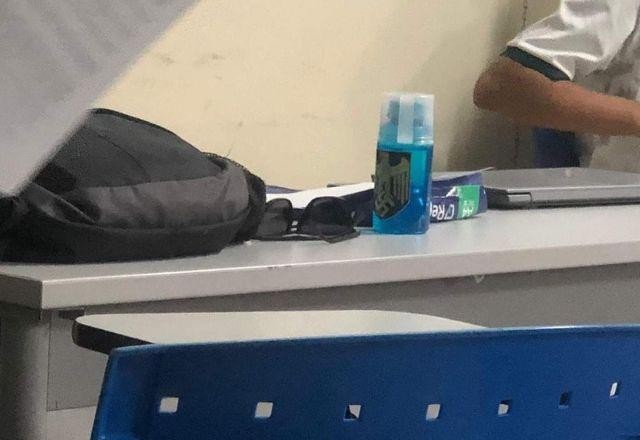 Imagem da noticia Professor da Unifap é denunciado após usar garrafa d'água com símbolo nazista