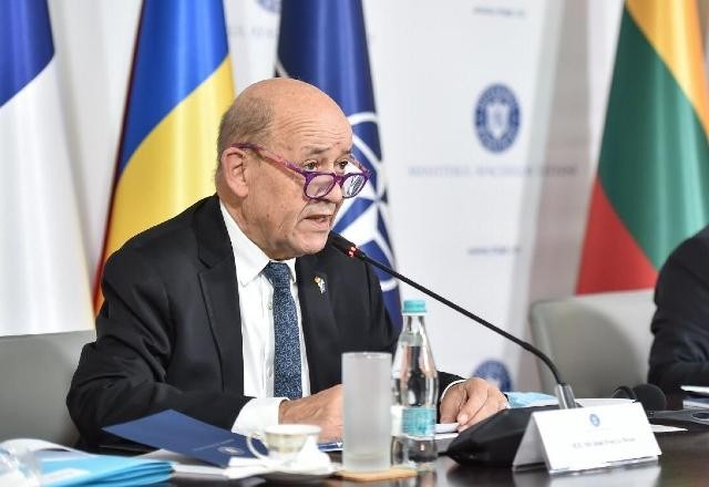 Imagem da noticia Chefe da diplomacia francesa diz que Putin quer excluir Kiev do mapa