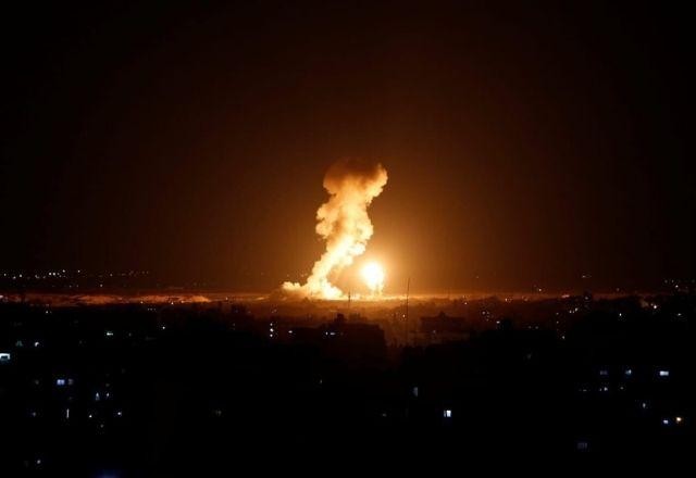 Mais uma vez: Israel ataca Gaza em resposta a ação com balões explosivos