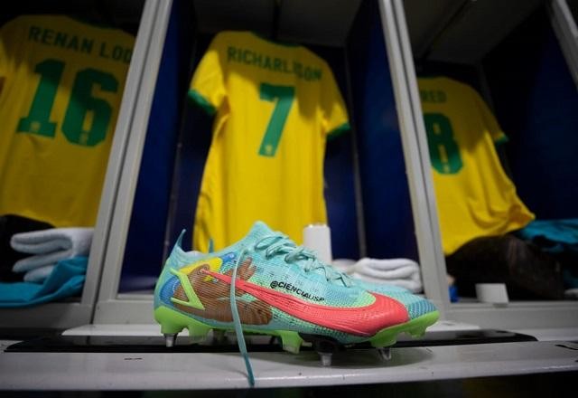 Imagem da noticia Richarlison usa chuteira com homenagem à ciência na Copa América