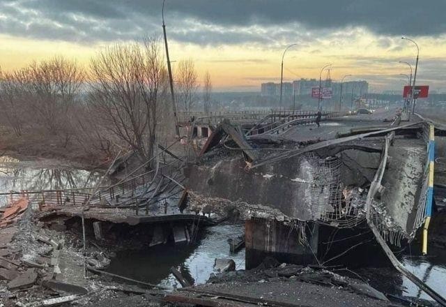 Imagem da noticia Ucrânia explode ponte em Kiev para atrasar chegada de exército russo