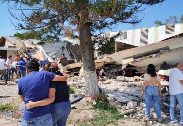 Imagem da noticia Igreja desaba durante batizado e deixa 10 mortos e 60 feridos no México